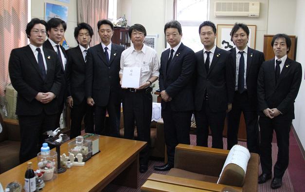 写真：義援金　豊岡青年会議所