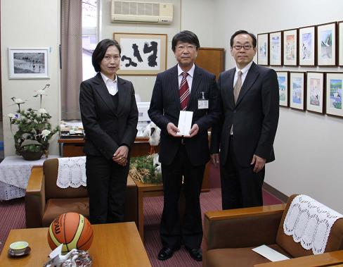 写真：東海バネ工業株式会社から義援金をいただきました