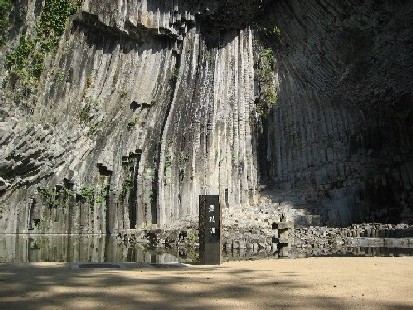 写真：玄武洞の青龍洞