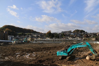 写真8：設置が予定されている旧さとう豊岡店跡地