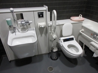 写真：多機能トイレ