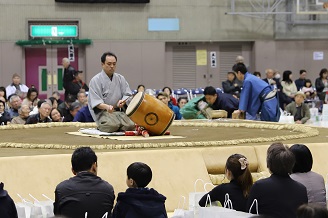 写真：やぐら太鼓実演