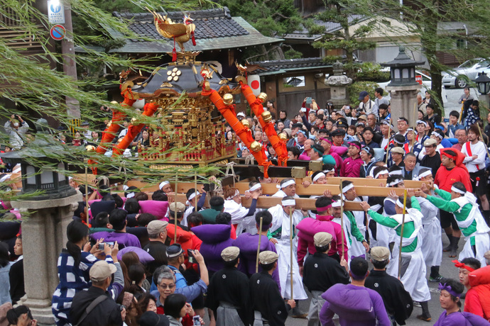 写真：豪華な神輿