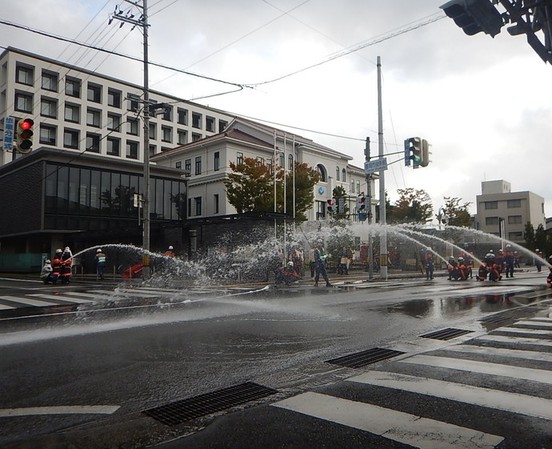 写真:放水