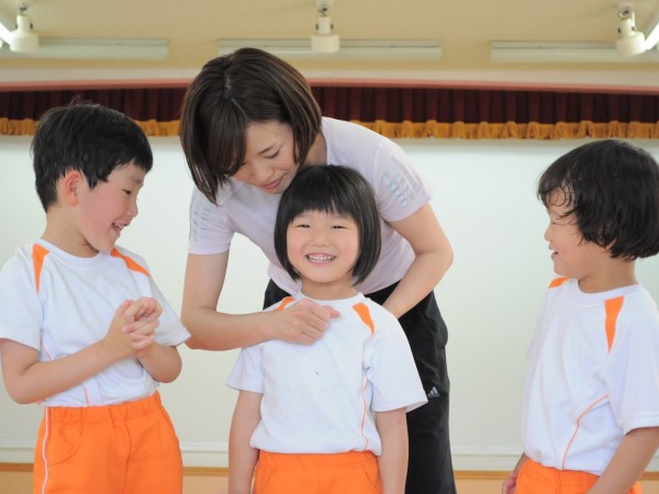 写真:みんなの前で、名前言えたね!