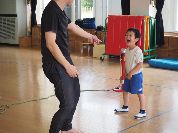 写真：ヘビ(長縄)がニョロっと来たら跳んでね。まだ来てないけどね。