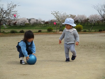 写真:そと遊びの様子