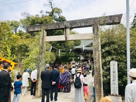 写真：2019年中嶋神社「菓子祭」