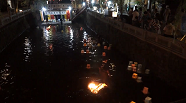 写真：城崎温泉灯篭流しの様子