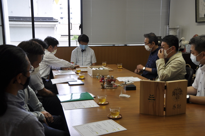 写真：今年度計画を説明される協議会のみなさん