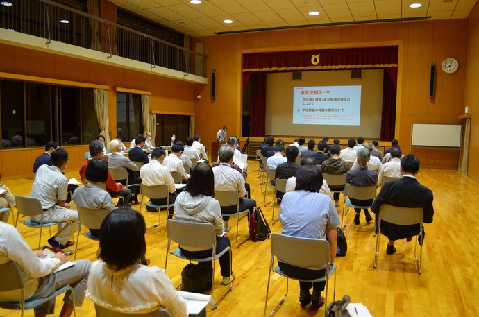 保護者向け意見交換会　日高会場にて