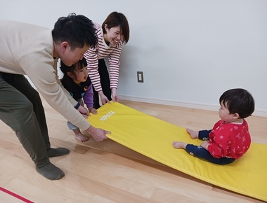 写真：パパと遊ぼうデーの活動の様子