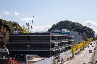 写真：建設中の芸術文化観光専門職大学(山王町)