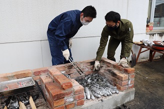 写真：かまどベンチ2