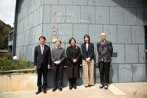 城崎国際アートセンターの館長・芸術監督の交代が発表されました。