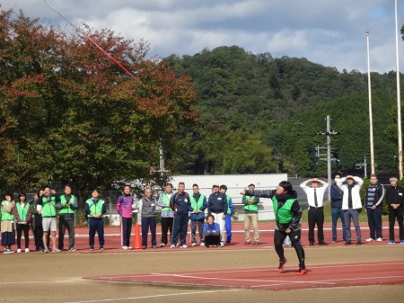 写真：齋藤選手のやり投げ実演の様子