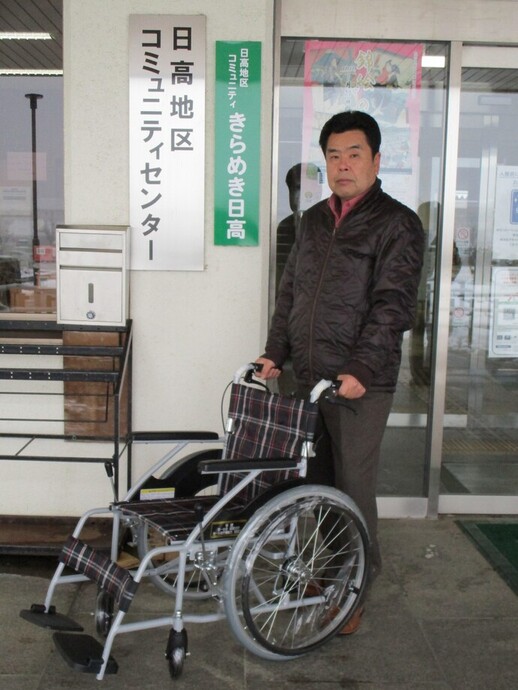 写真：日高地区コミュニティセンターに配置した車椅子