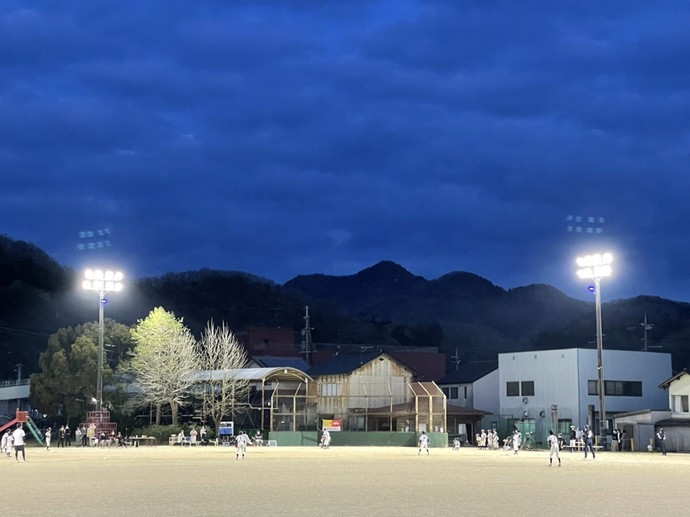 写真：夜間照明遠景2