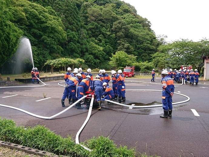 訓練中の様子。各ポンプごとに注意点の説明を受けています