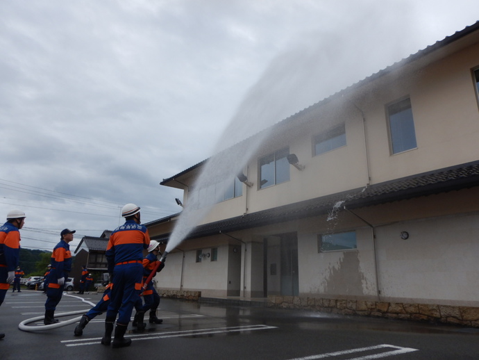 飛び火警戒放水の写真