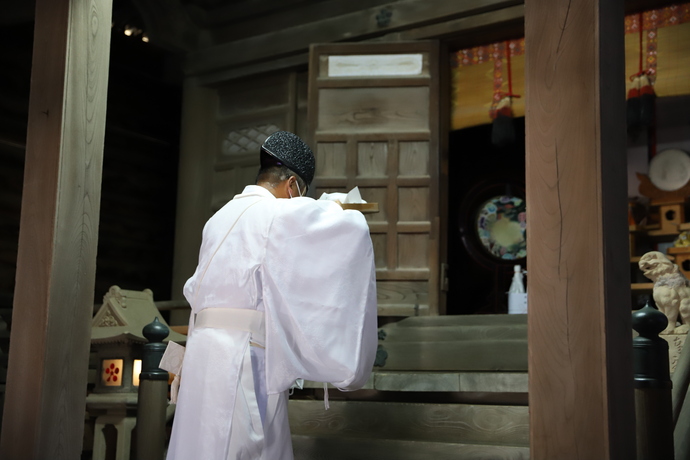 写真：鷹野神社での神事