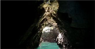 画像：海の洞窟