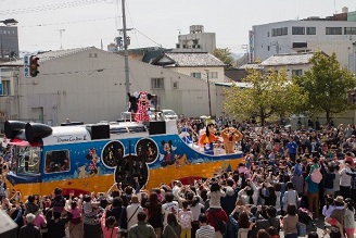 写真：新豊岡市誕生10周年記念「式典・市民みんなのパレード」