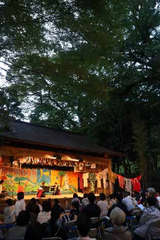 写真：神社を舞台にした演劇