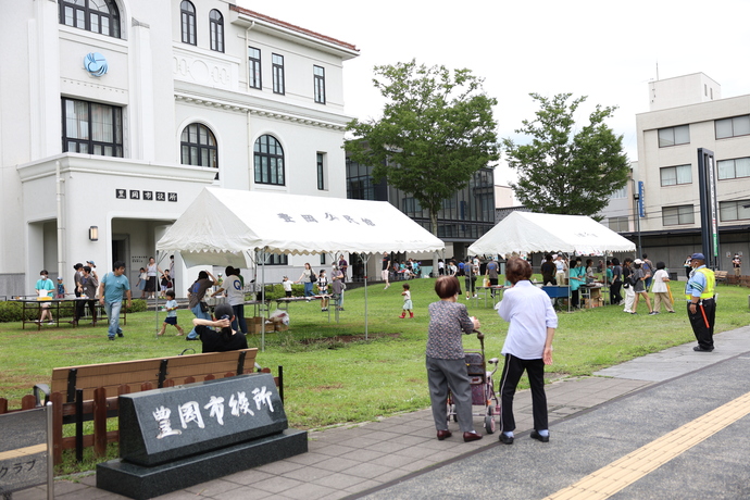 写真：市役所前広場