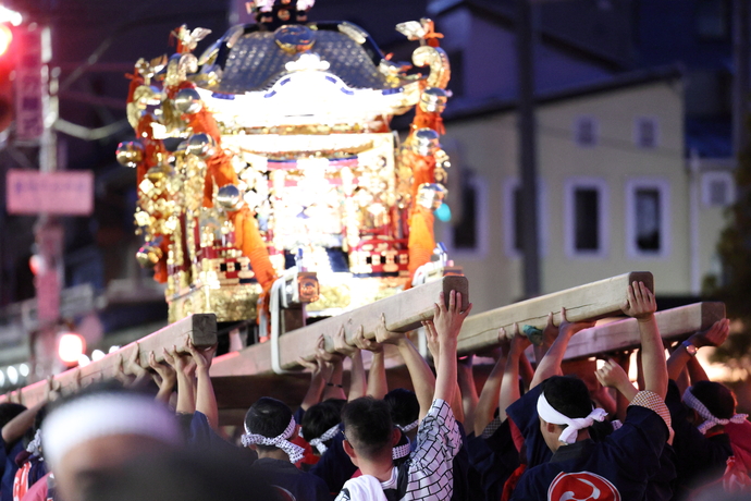 写真：みこしの巡行