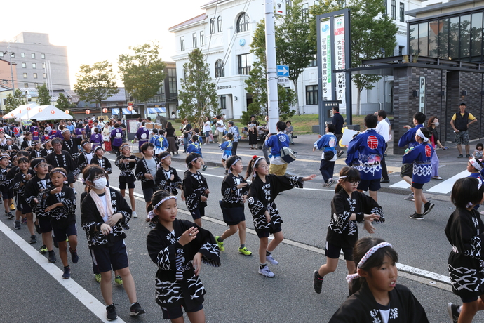 写真：子どもたちによる豊岡おどり