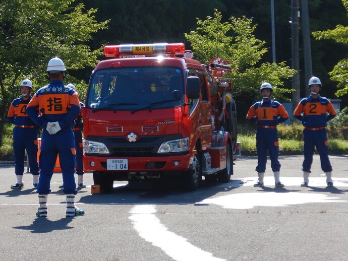 残暑厳しい中、各隊員とも卓越の操法技術を披露しました。