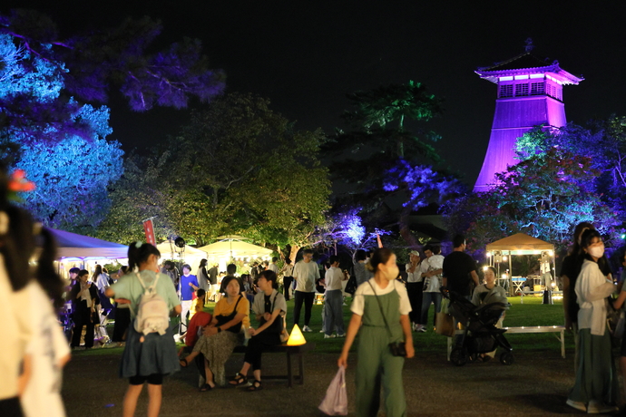 写真：多くの人でにぎわう会場