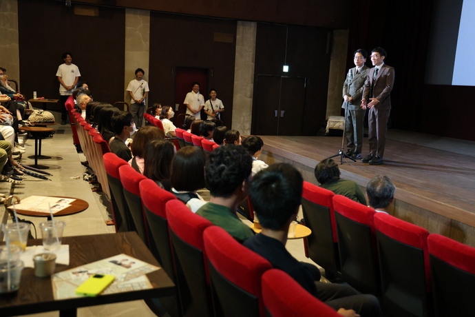 男性ブランコ故郷豊岡公演の様子