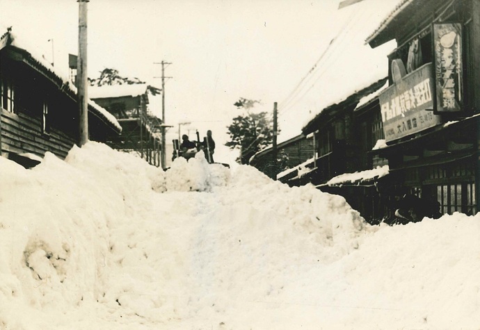 瀬戸での除雪風景（1963年）