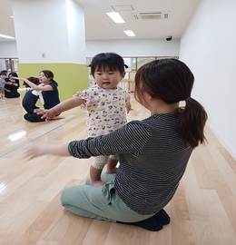 写真：おやこっこ運動遊び