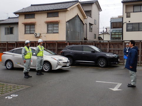 市長から激励を受ける職員の写真