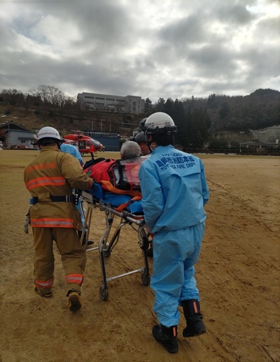 火災現場における救急搬送活動の写真（1月17日、石川県能登町にて）