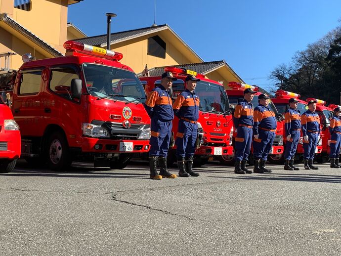 車両点検、観閲に向けて