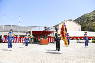 消防団旗入場