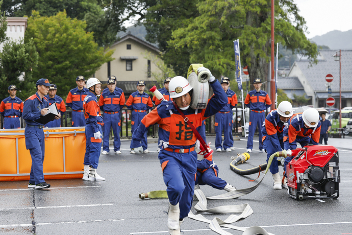 小型ポンプ操法競技の様子