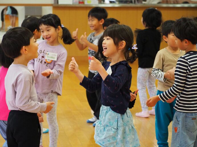 写真:英語遊びの様子2