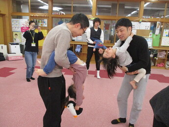 写真：運動遊びをしている様子