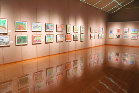 第27回伊藤清永賞子ども絵画展展示風景