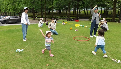 写真:そと遊びの様子