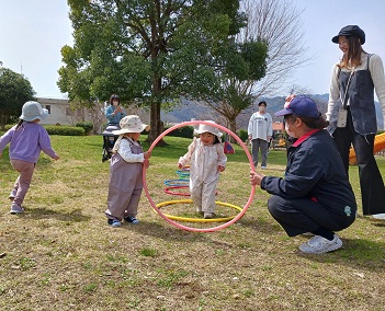 写真:そと遊びの様子