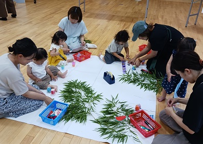 写真:七夕制作の様子