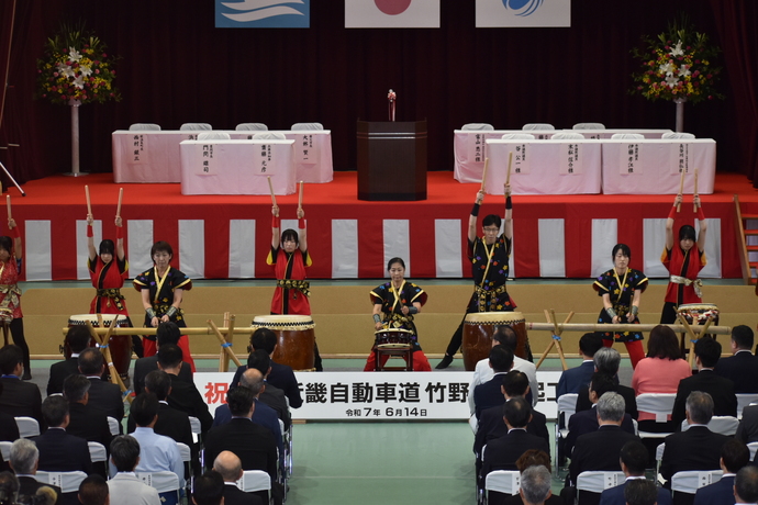 オープニング演奏の写真