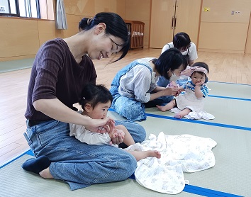 写真：参加者同士の交流の様子