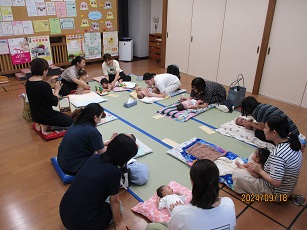 ベビーマッサージの写真